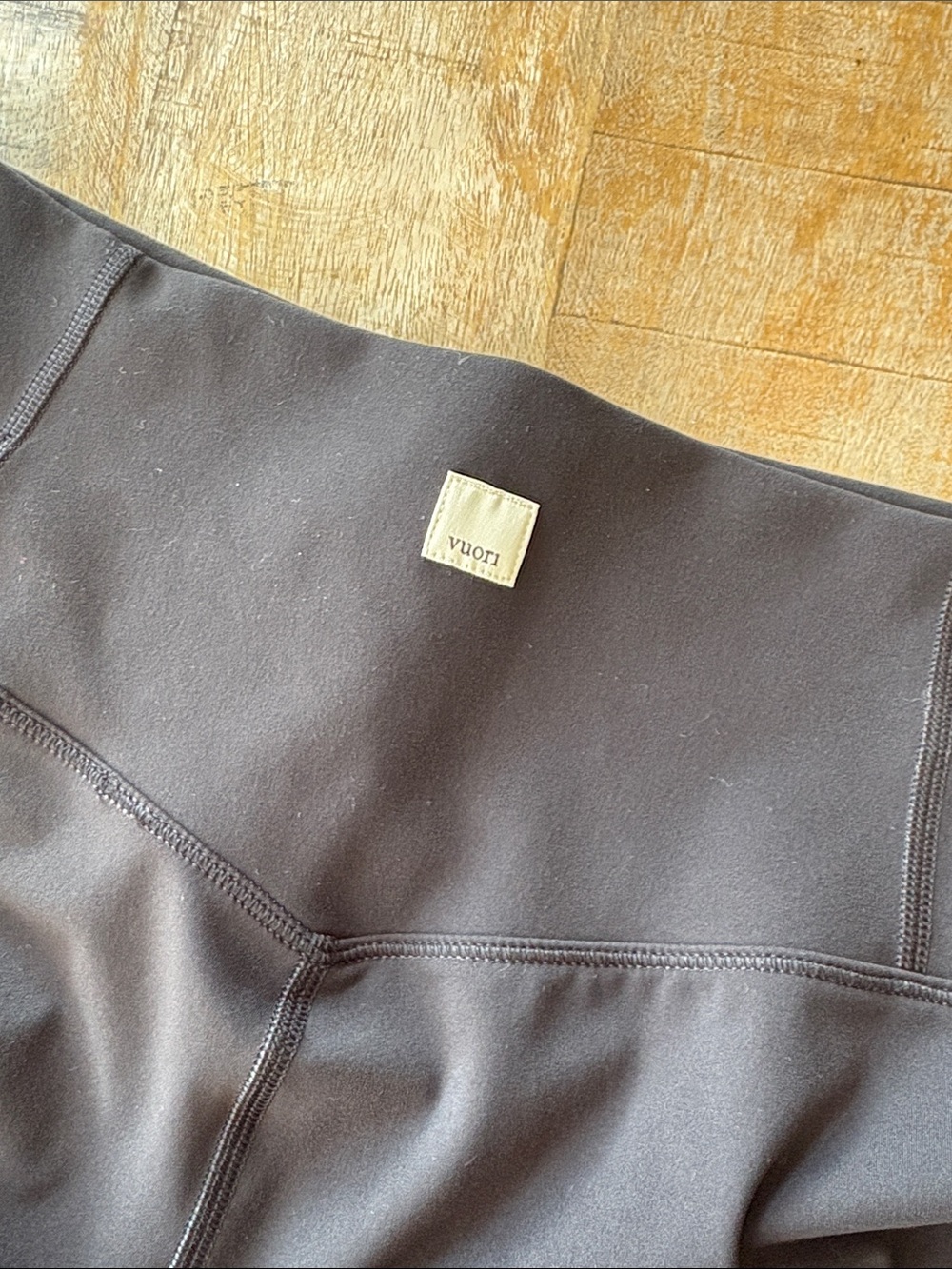 Vuori Women’s Black Flare Leggings size M - Picture 5 of 8
